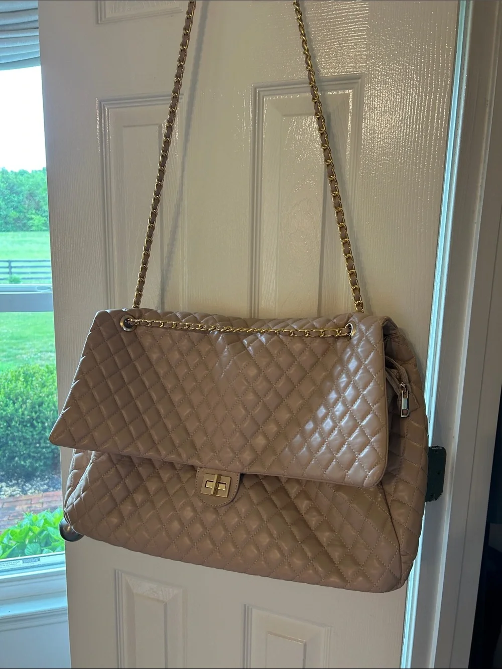 Quilted Nude Shoulder Weekender Bag with Gold Chain Large New - Picture 14 of 16